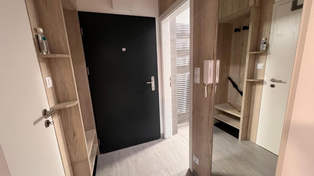 2 Room Apartment, With A View Of The Castle 布拉迪斯拉发 外观 照片