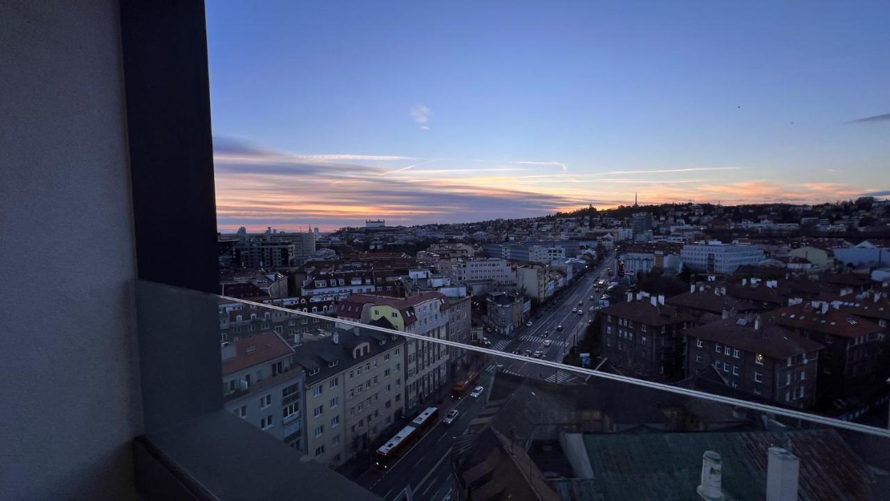 2 Room Apartment, With A View Of The Castle 布拉迪斯拉发 外观 照片